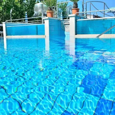 Отель King Альба-Адриатика